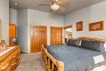 kbm resorts fantastic views hot tub a c easy walk to main street