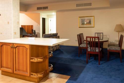 mansouri mansions hotel