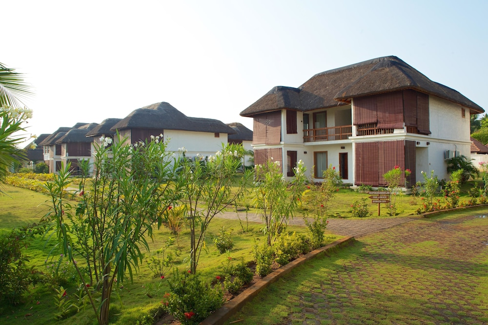 Le Pondy Beach & Lake Resort,Near Paradise Beach,5 star