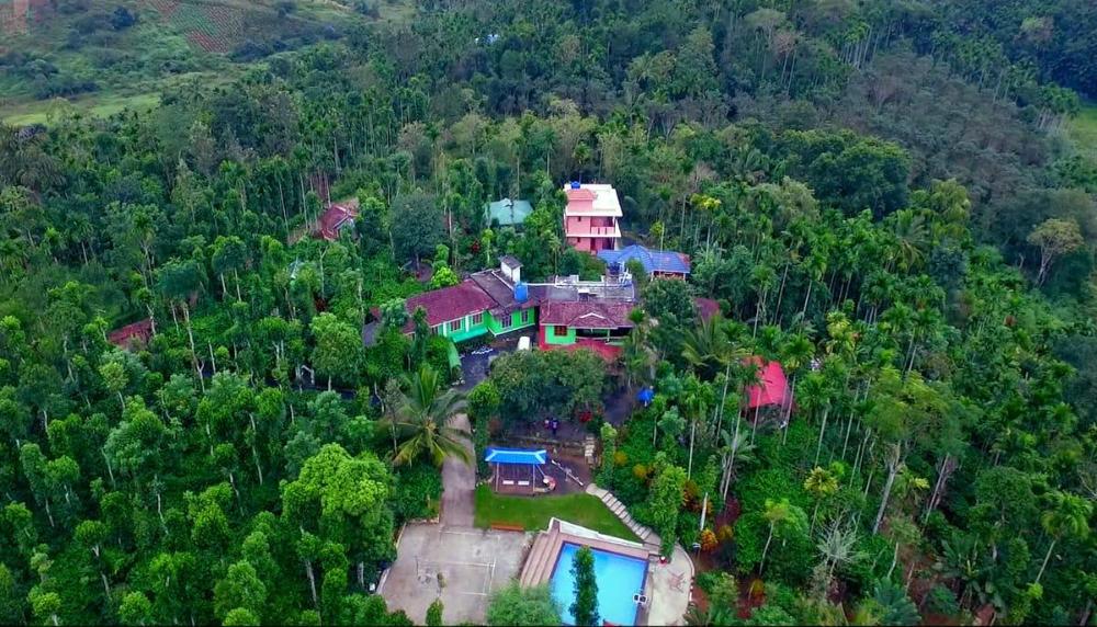 karapuzha lakeshore resort