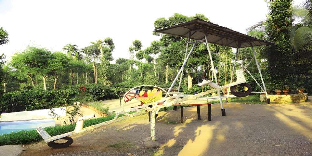 karapuzha lakeshore resort