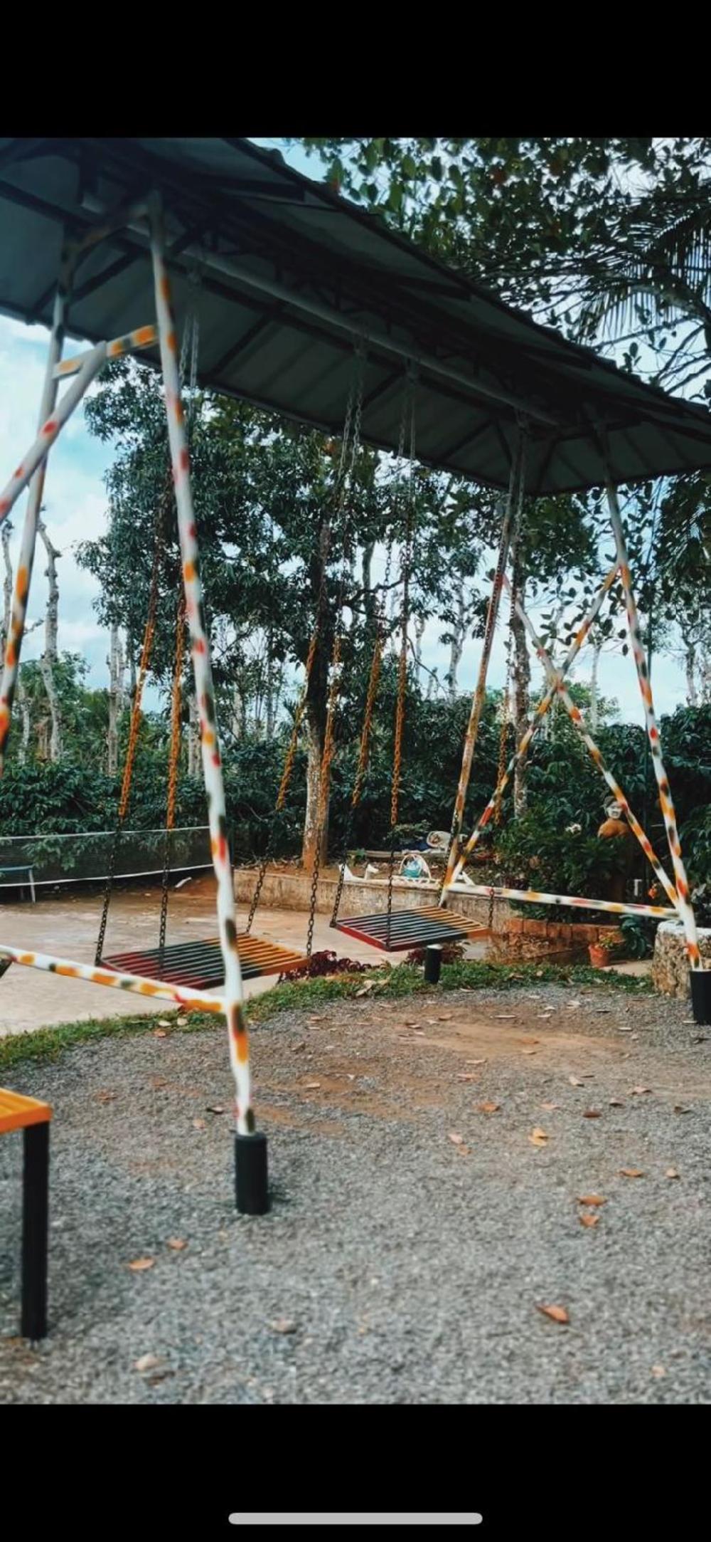 karapuzha lakeshore resort