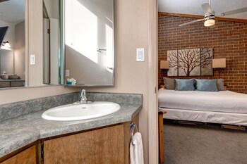 kbm resorts str 1 large 3 bedroom walk to slopes main street and downtown park