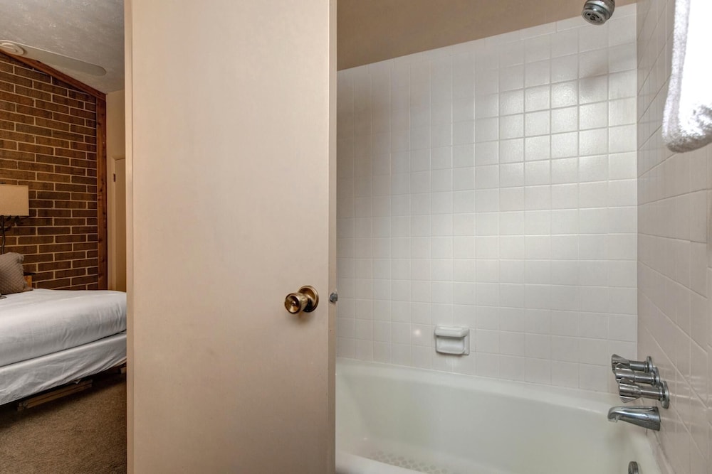 kbm resorts str 1 large 3 bedroom walk to slopes main street and downtown park