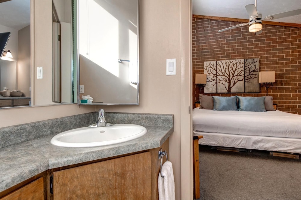 kbm resorts str 1 large 3 bedroom walk to slopes main street and downtown park