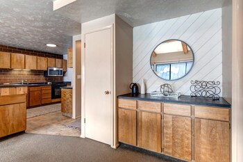 kbm resorts str 1 large 3 bedroom walk to slopes main street and downtown park