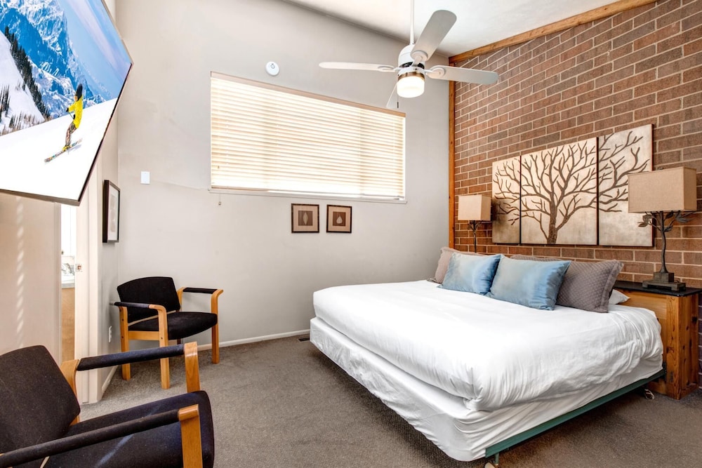 kbm resorts str 1 large 3 bedroom walk to slopes main street and downtown park