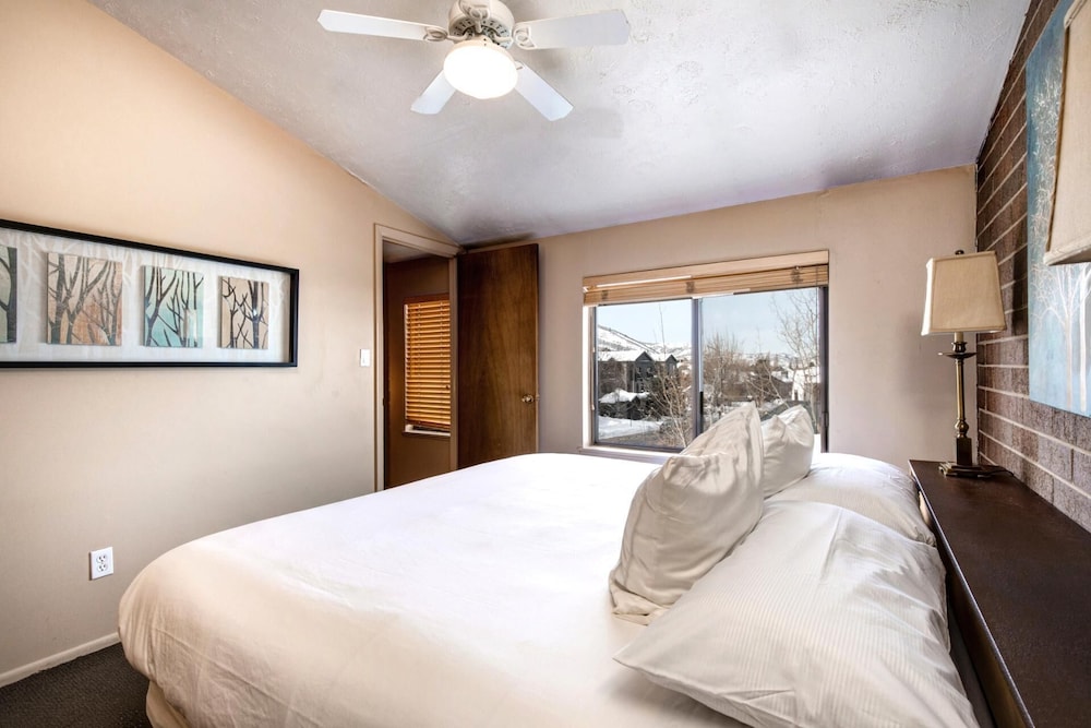 kbm resorts str 1 large 3 bedroom walk to slopes main street and downtown park