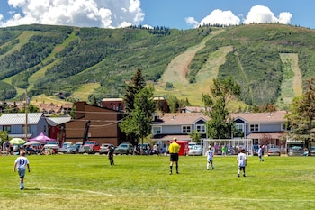 kbm resorts str 1 large 3 bedroom walk to slopes main street and downtown park