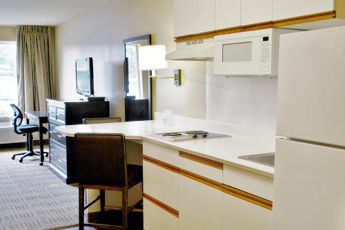 extended stay america suites st louis westport central