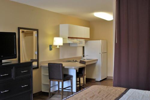 extended stay america suites st louis westport central