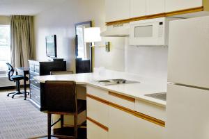 extended stay america suites st louis westport central
