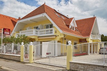 gold haus pension
