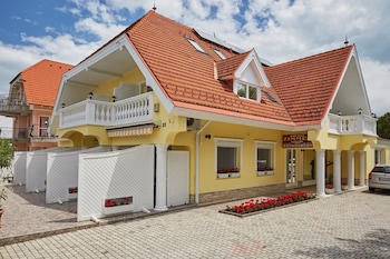 gold haus pension