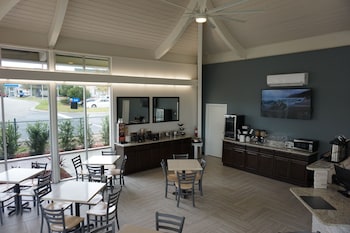 The Smart Stay Inn,2365 Fl-16,3 star
