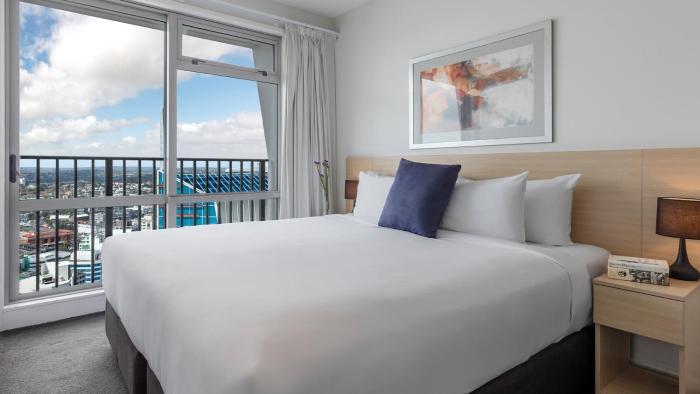 auckland harbour suites