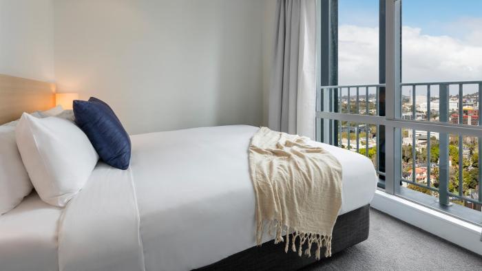 auckland harbour suites