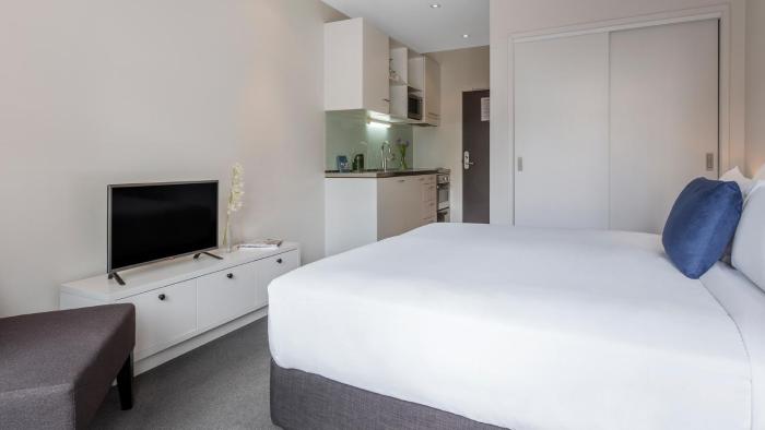 auckland harbour suites