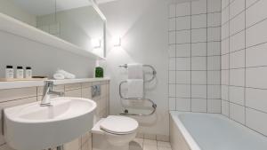 auckland harbour suites