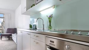 auckland harbour suites