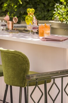 the alley hotel