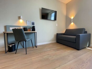 kyriad limoges ester