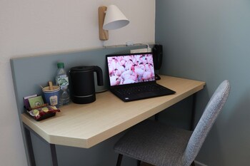 kyriad limoges ester