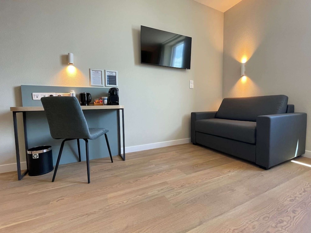 kyriad limoges ester