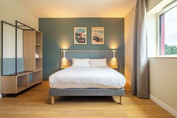 kyriad limoges ester