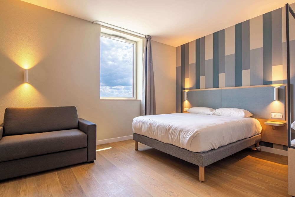 kyriad limoges ester