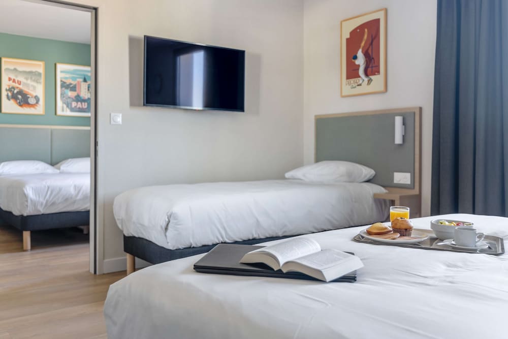 kyriad limoges ester