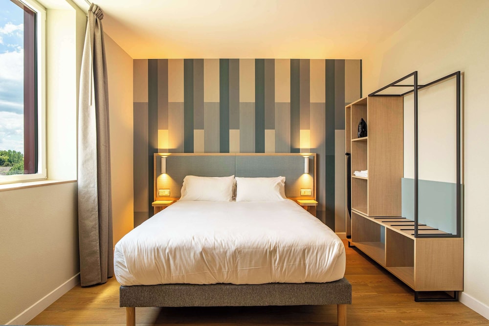 kyriad limoges ester