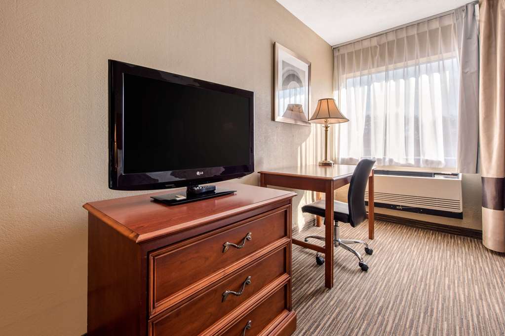 quality inn and suites new castle