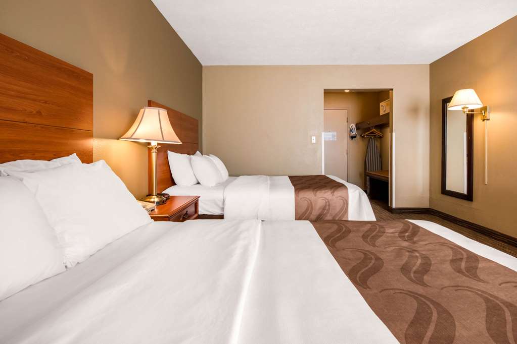 quality inn and suites new castle
