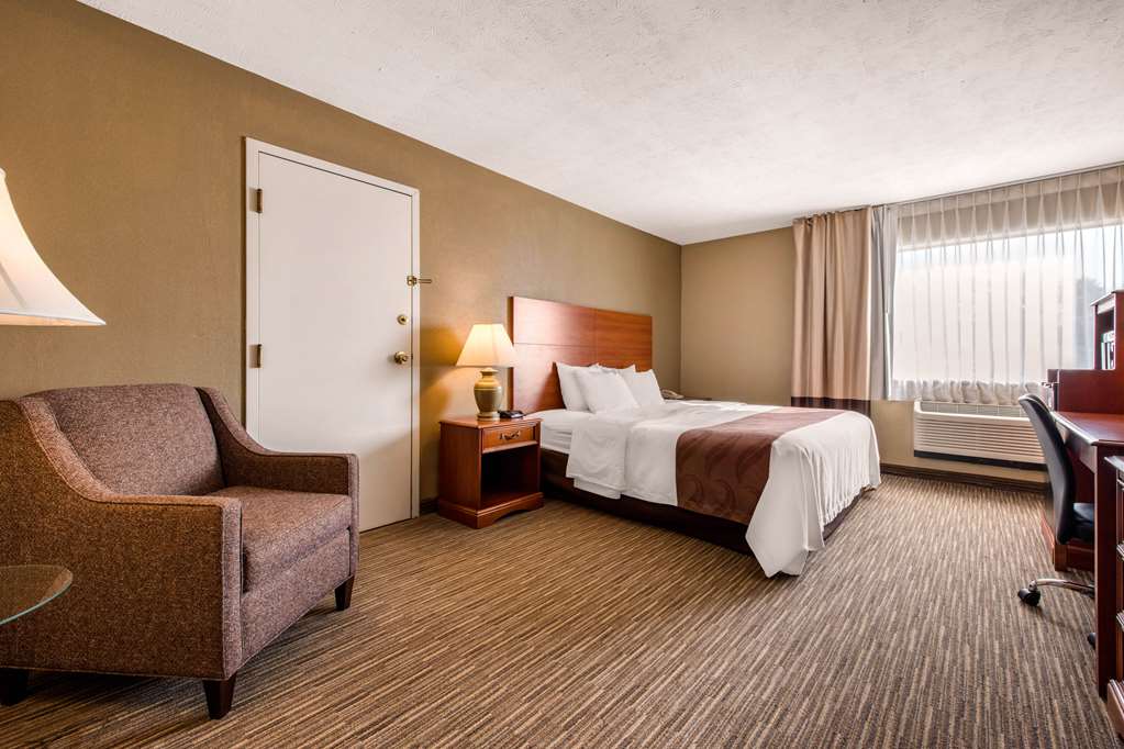 quality inn and suites new castle