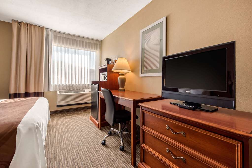quality inn and suites new castle