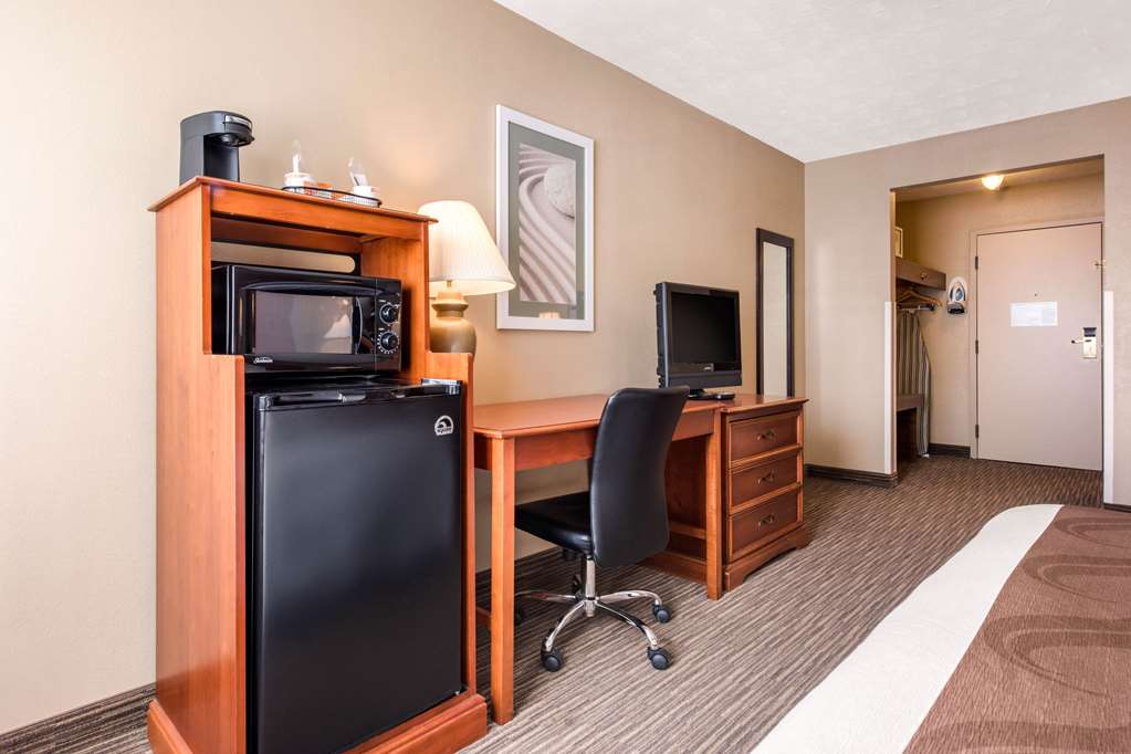 quality inn and suites new castle