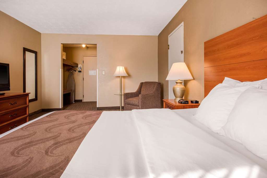 quality inn and suites new castle