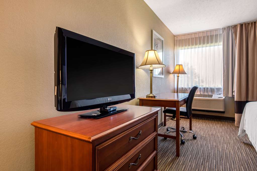 quality inn and suites new castle