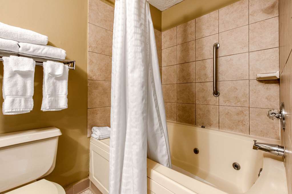 quality inn and suites new castle