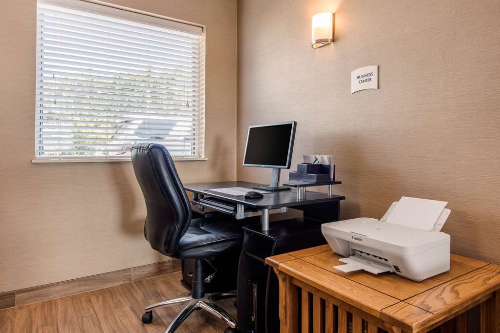 quality inn and suites new castle