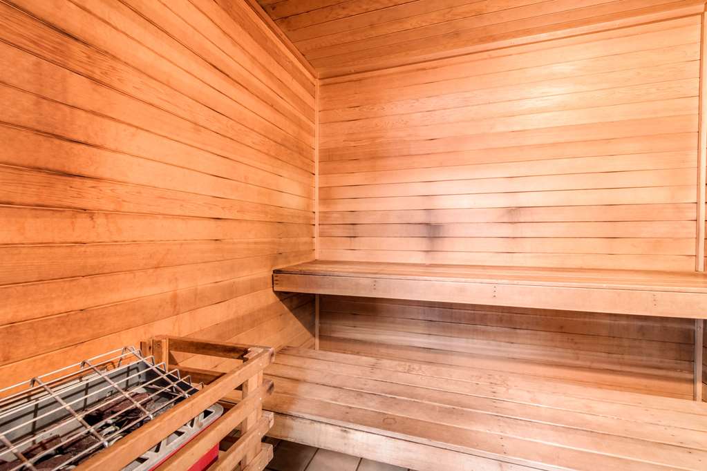 quality inn and suites new castle