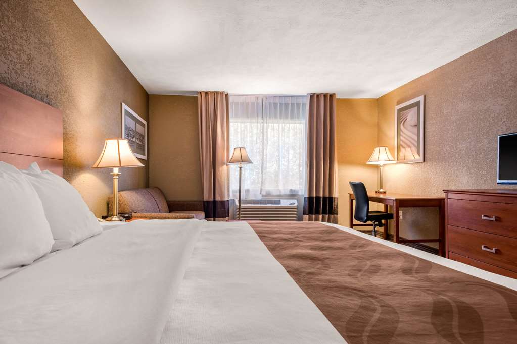 quality inn and suites new castle