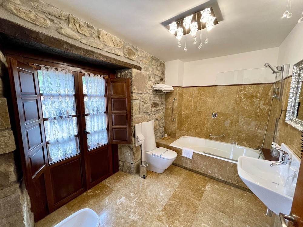 akla hotel suites valles pasiegos