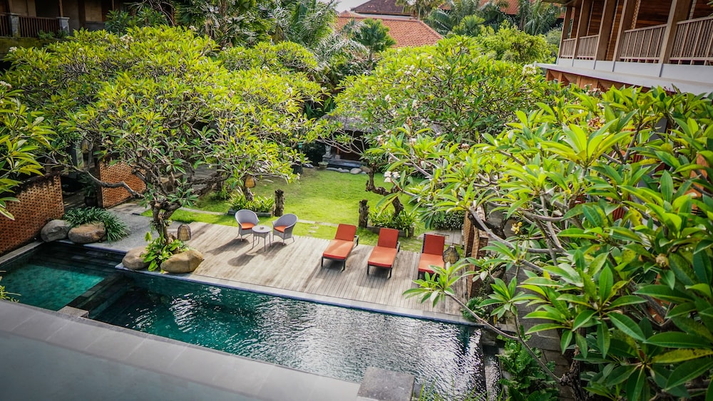 fourteen roses boutique hotel legian