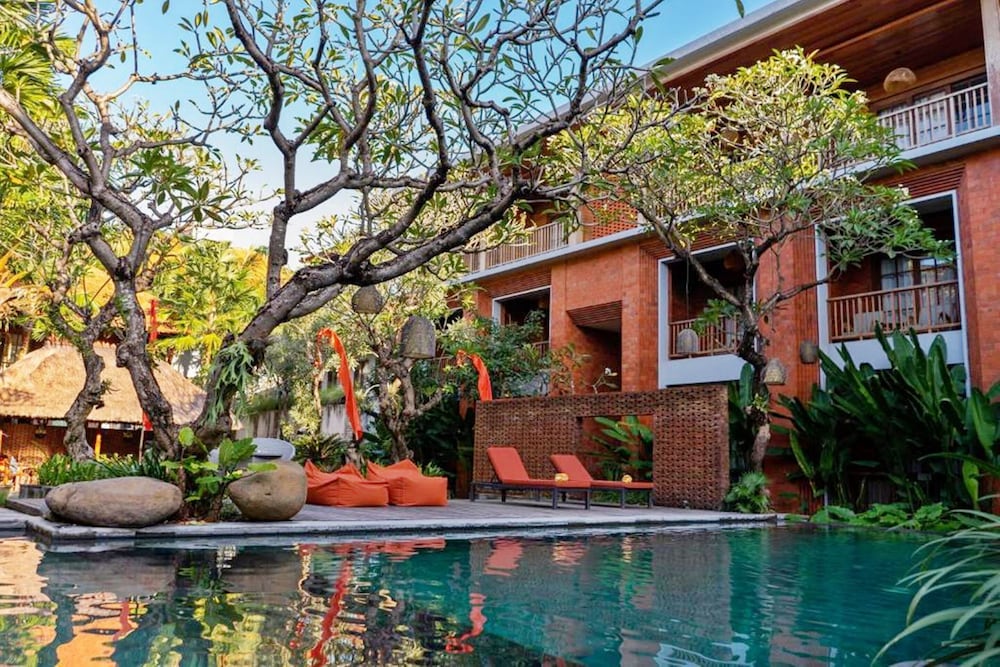 fourteen roses boutique hotel legian