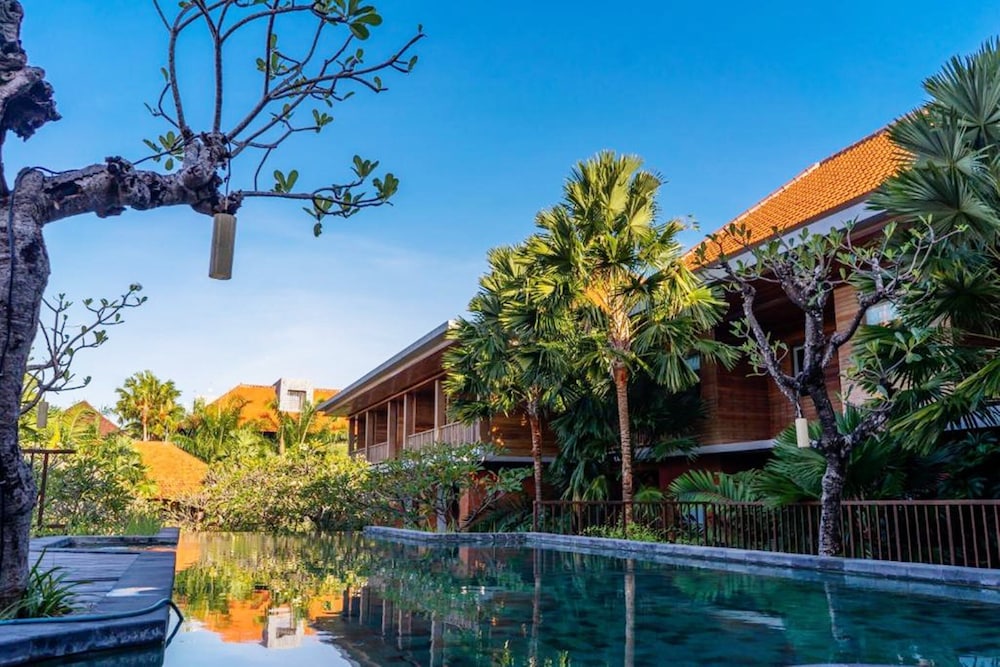 fourteen roses boutique hotel legian