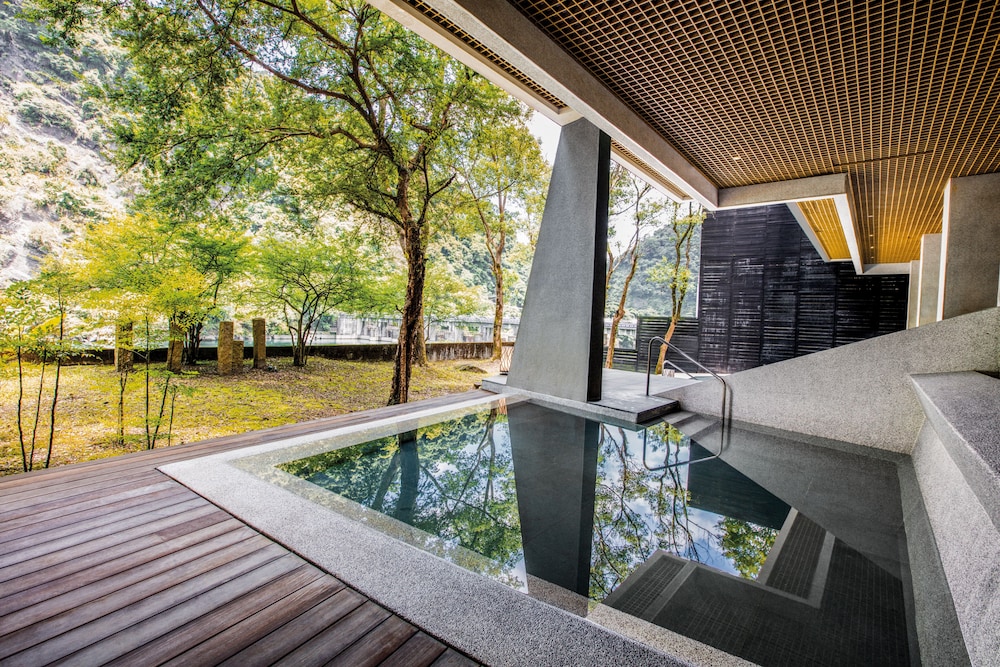 wulai pause landis resort