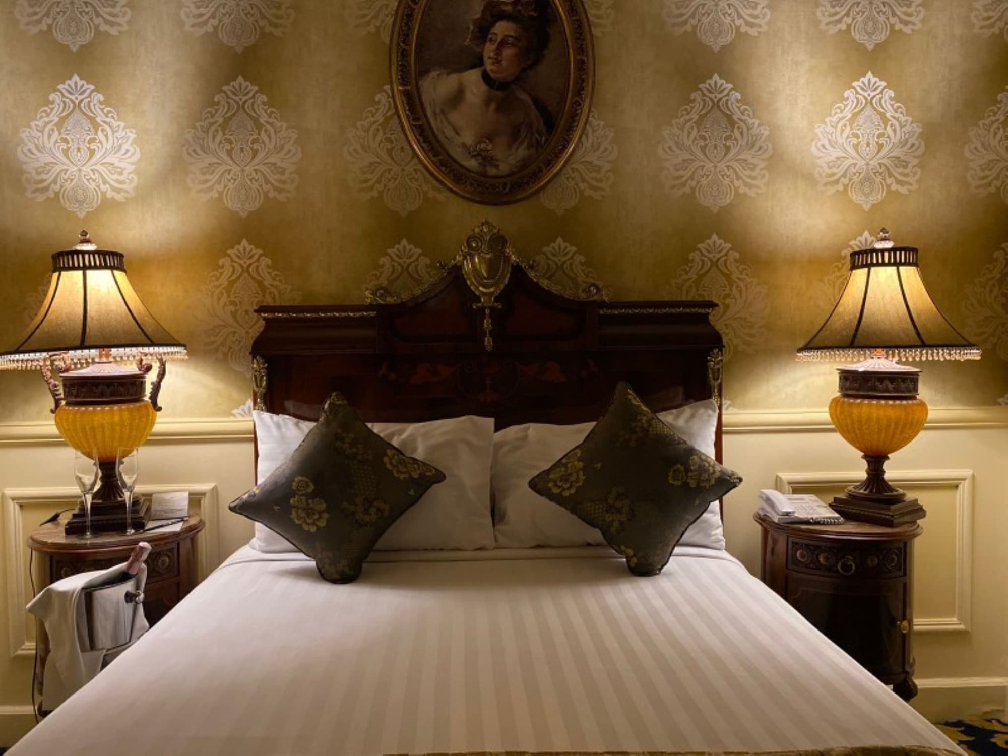 paradise inn le metropole hotel