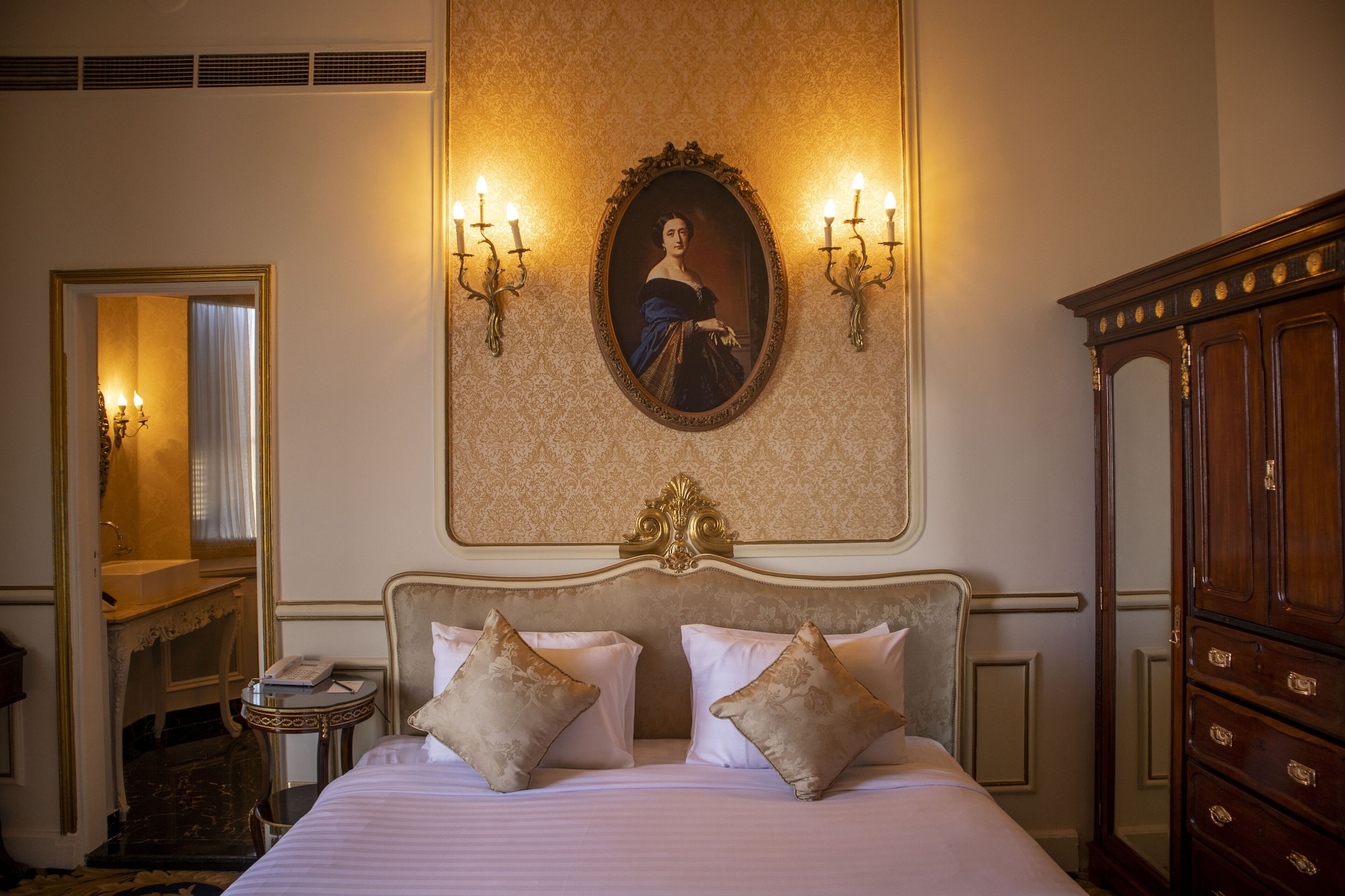 paradise inn le metropole hotel